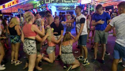 Dicen en Espa&ntilde;a: "La autoridad, centrada solo en uno de nuestros -magalufs-&rsquo;