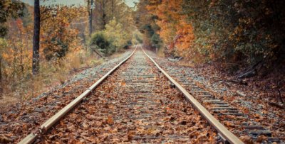 Así quitan las hojas de las vías de tren en Holanda: con láser
