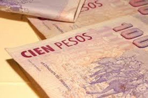 Argentina: los pasajes a&eacute;reos s&oacute;lo en pesos. &iquest;Se viene el d&oacute;lar tur&iacute;stico?