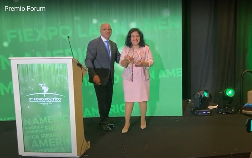 El premio FORUM fue para Sof&iacute;a Montiel, la Ministra de Turismo de Paraguay #PDAenFIEXPO2022