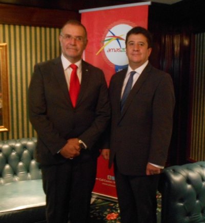 "Ahora el glamour está más cerca volando por Amaszonas" según spot sobre Punta en Bolivia