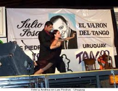 Cad&iacute;camo y Marx bailan un tango en Piedras del Chileno
