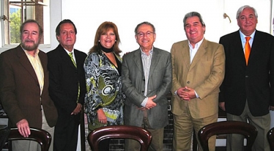 Francisco Leal, Segundo Vicepresidente de Aptur Chile; Basko As&uacute;n, Primer Vicepresidente; Marta Godoy, Tesorera; Eugenio Yunis, Vicepresidente Ejecutivo de Fedetur; Sergio Campos, Presidente de Aptur Chile; y Oscar Guida, Director de Comunicaciones y RR.PP