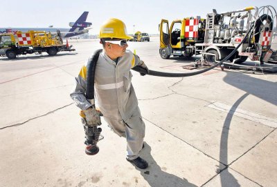 La ca&iacute;da del crudo afecta desde las aerol&iacute;neas a los agricultores