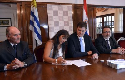       Daniel Olmedo, gerente general de Alas Uruguay; Sabrina Acevedo, vicepresidenta del directorio; Jos&eacute; Brunetti, socio gerente; y C&eacute;sar Iroldi, presidente del directorio. 