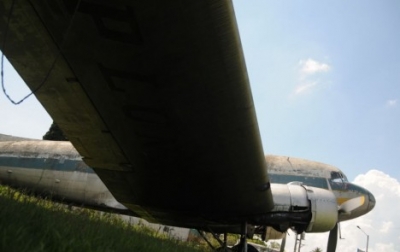 Uno de los primeros aviones de Pluna, en el Museo Aeron&aacute;utico, que ser&aacute; trasladado de la zona del Cilindro