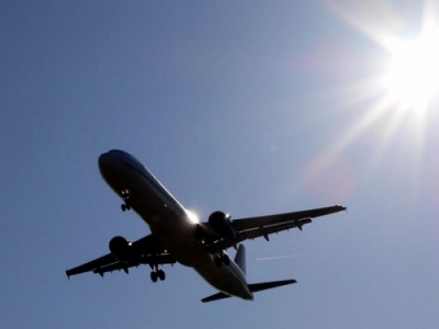 Tr&aacute;fico a&eacute;reo: el pasajero en clase turista tira del negocio en junio