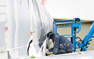 C&oacute;mo est&aacute; siendo pintado el primer avi&oacute;n de ALAS Uruguay