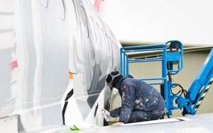 C&oacute;mo est&aacute; siendo pintado el primer avi&oacute;n de ALAS Uruguay