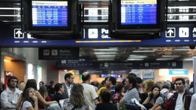  ESPERA. Miles de pasajeros quedaron varados. (Juan Manuel Foglia) 