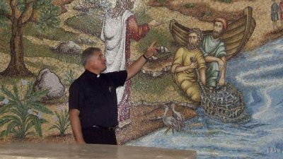 El padre Juan Mar&iacute;a Solana dirige el proyecto en nombre de los Legionarios de Cristo