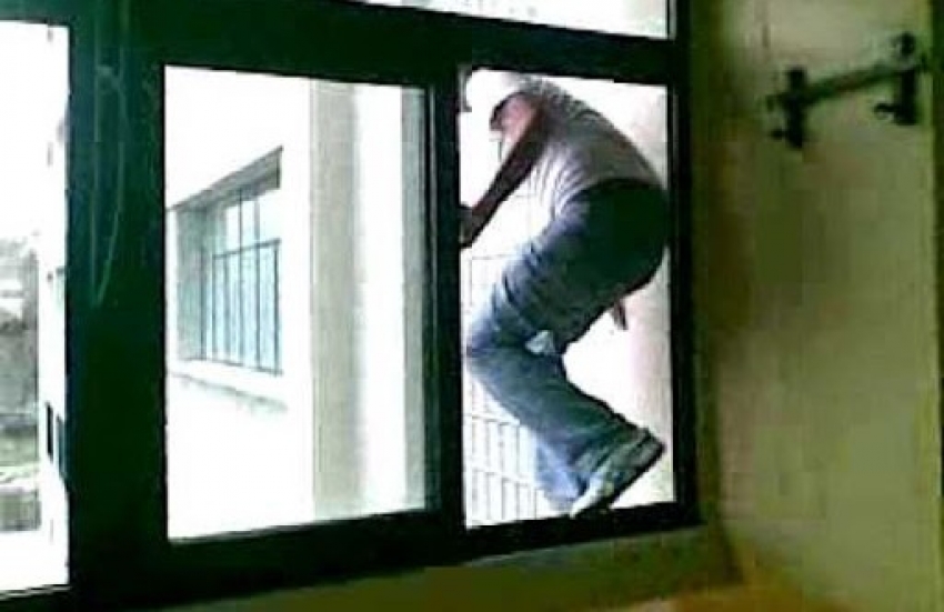 Cuando la pol&iacute;tica entra por la puerta, no s&oacute;lo el turismo sale por la ventana