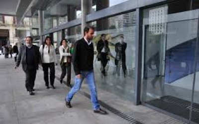 Nicol&aacute;s de los Santos, Sabrina Acevedo y C&eacute;sar iroldi, como lo hacen en la imagen, seguramente deber&aacute;n seguir concurriendo a la Torre Ejecutiva para desenredar el actual nudo