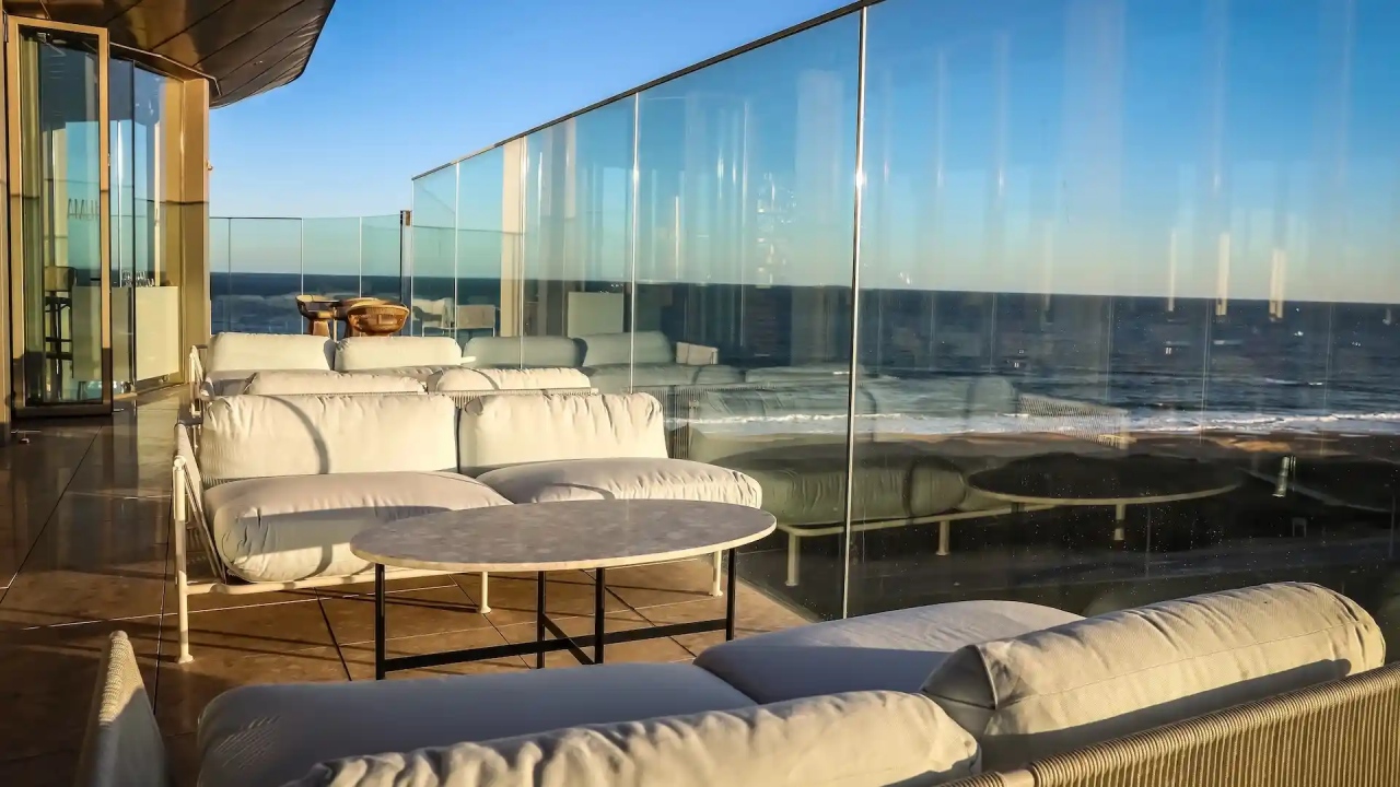 Cruceros aqu&iacute; y all&aacute;; el hotel The Grand; lo que pasa en Punta, en el Carnaval de Montevideo y DTI en turismo