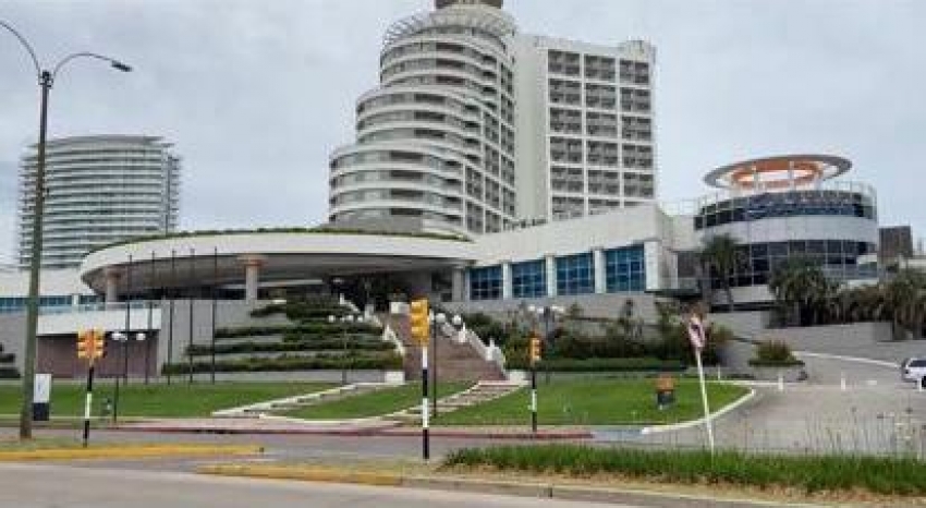 Funcionarios de Enjoy:"...hay gente que piensa que los  churrascos de los restaurantes de Punta del Este salen de novillos criados en los jardines de los edificios"