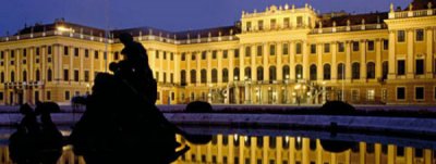 Alojarse en una espectacular 'suite' del palacio de Sch&ouml;nbrunn con mayordomo personal y limusina son algunos detalles de la oferta vienesa m&aacute;s exclusiva