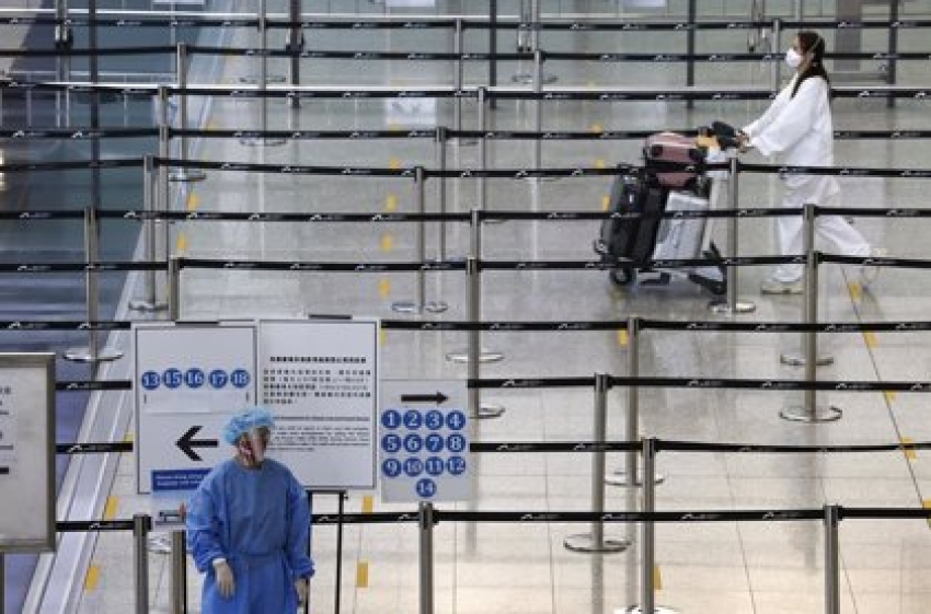Hong Kong reduce la cuarentena para viajeros internacionales