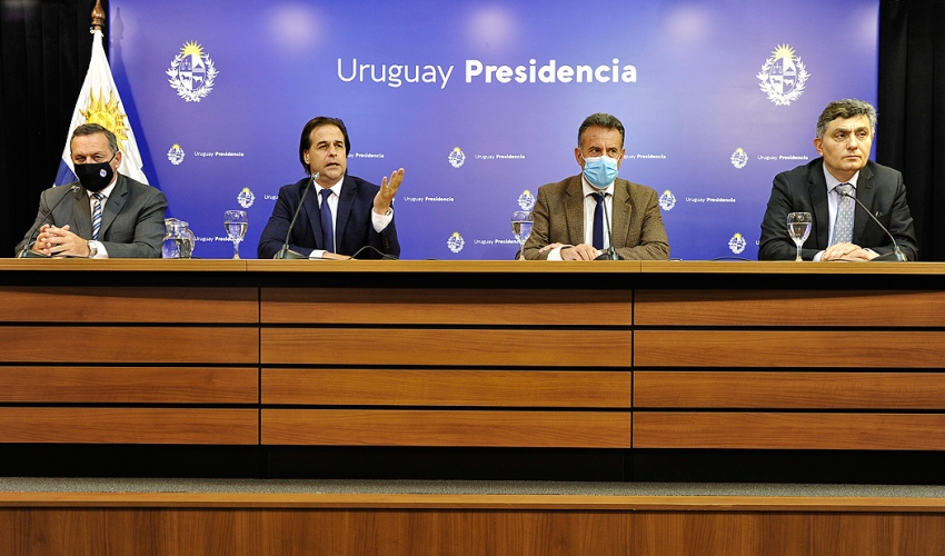 Lacalle Pou: "Ser&aacute; un verano restringido. Las fronteras van a estar b&aacute;sicamente cerradas, salvo excepciones que ya se conocen y quiz&aacute;, alguna m&aacute;s".