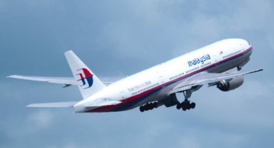 Retiran dinero del banco de cuatro pasajeros de avi&oacute;n desaparecido