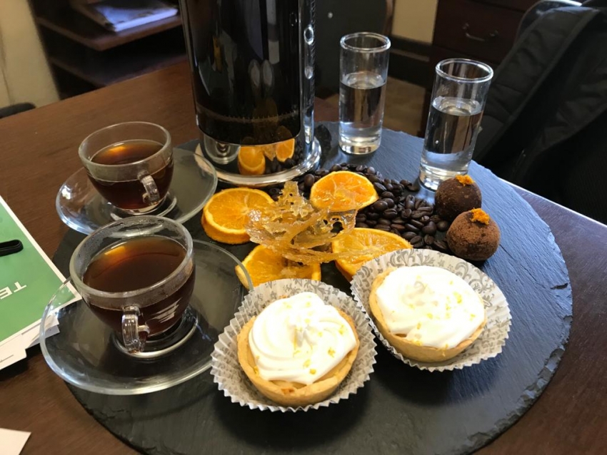 "Negro: &iquest;tomamos un caf&eacute;?"