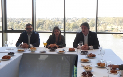 Frank Marrero, Gerente del Hotel Hampton by Hilton: Graylis Garc&eacute;s, Gerente de Desarrollos Inmobiliarios de Saceem: Agust&iacute;n Maddocks, Gerente General Hilton Hotels Uruguay.