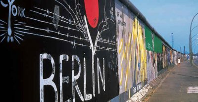 Del Berl&iacute;n del Reichstag hasta la ciudad global, 25 Aniversario