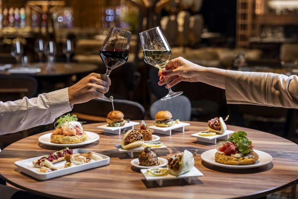 Tapas y vinos protagonizan la propuesta culinaria de Enjoy Punta del Este