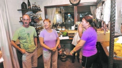 Tradici&oacute;n. En Fertilia, restaurante familiar de Colonia Caroya, se preparan exquisitos salames y bondiolas