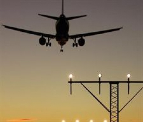 Bruselas vigilar&aacute; que las aerol&iacute;neas no inflen precios de billetes