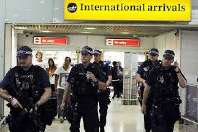 Una &ldquo;amenaza cre&iacute;ble&rdquo; refuerza la seguridad en aeropuertos brit&aacute;nicos