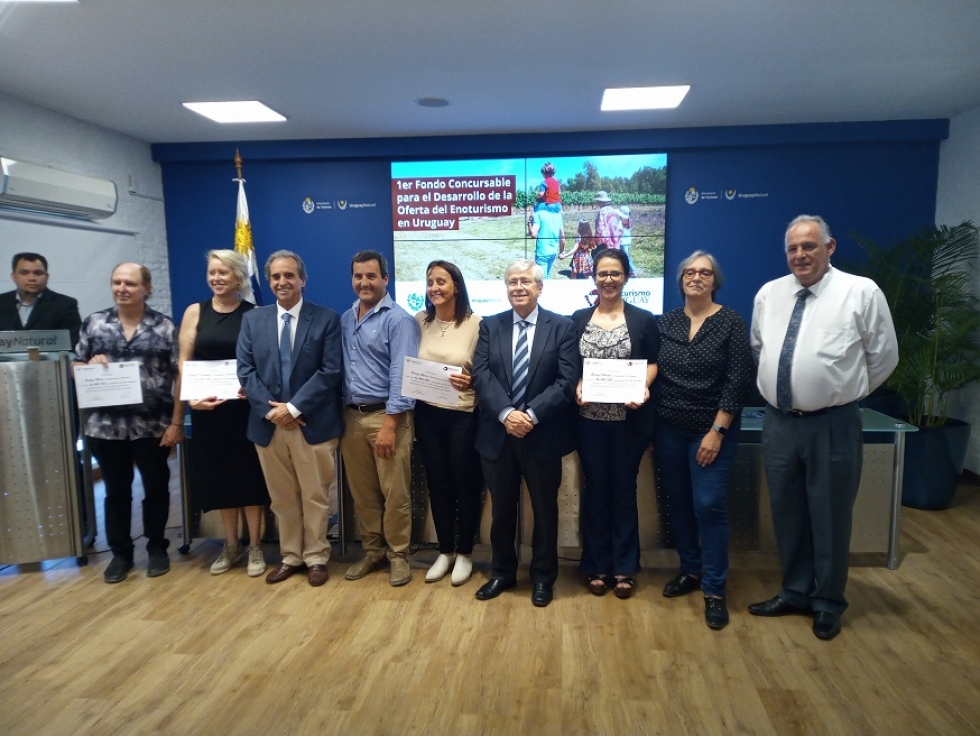 El Mintur entreg&oacute; los Fondos Concursables para el desarrollo del enoturismo