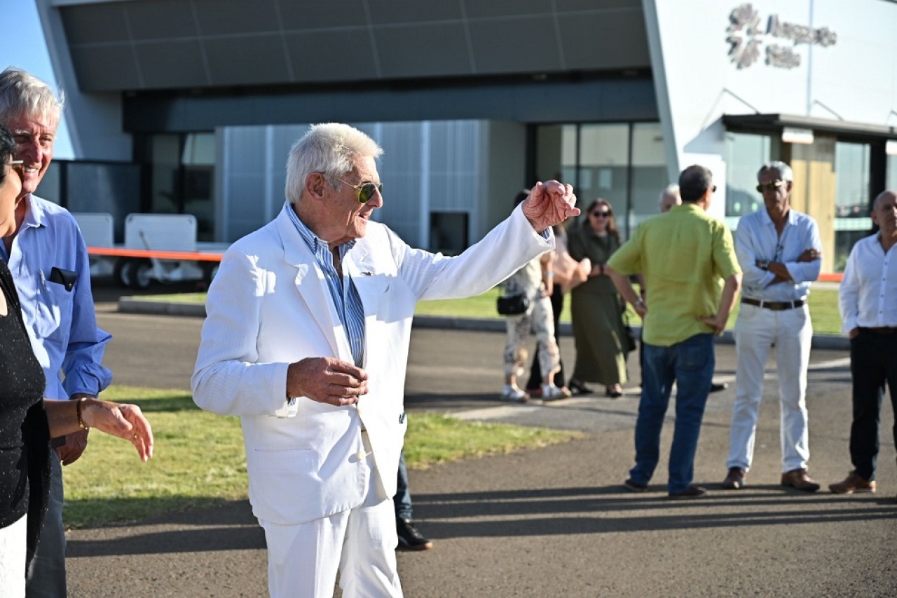 Aeropuerto de Salto celebr&oacute; la presentaci&oacute;n del libro homenaje al piloto Hebert Rattin