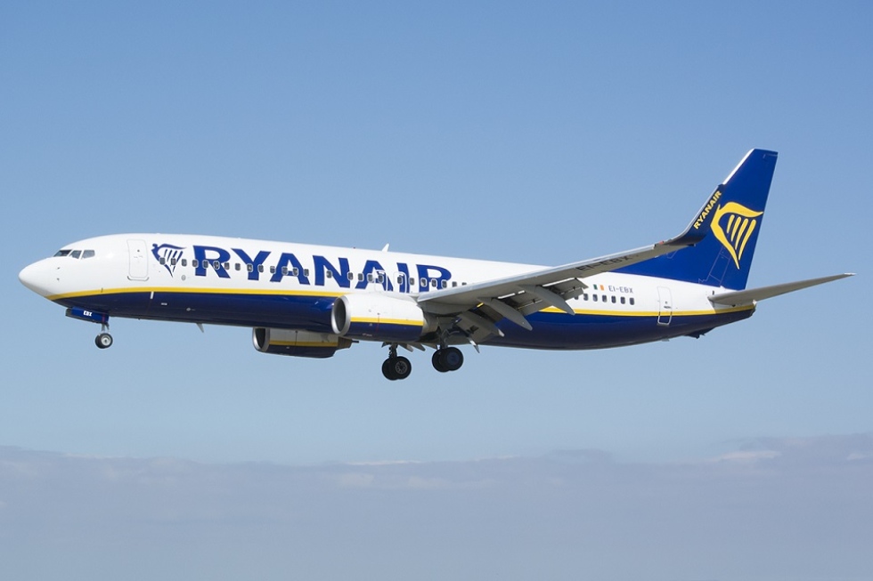 Ryanair se estrella en Bolsa este lunes tras reducir sus beneficios un 46% y arrastra al resto de aerol&iacute;neas europeas