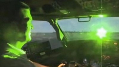 Deslumbrar con l&aacute;ser a los aviones ser&aacute; sancionado hasta con 600.000 euros
