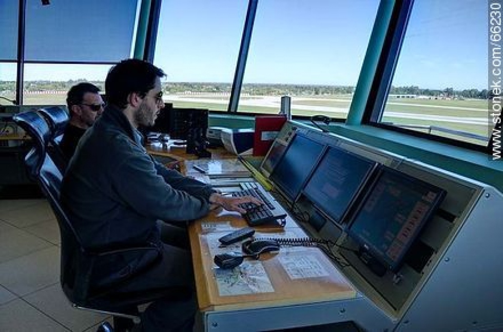Controladores a&eacute;reos uruguayos otra vez en conflicto."No despegue" desde el 3 de abril