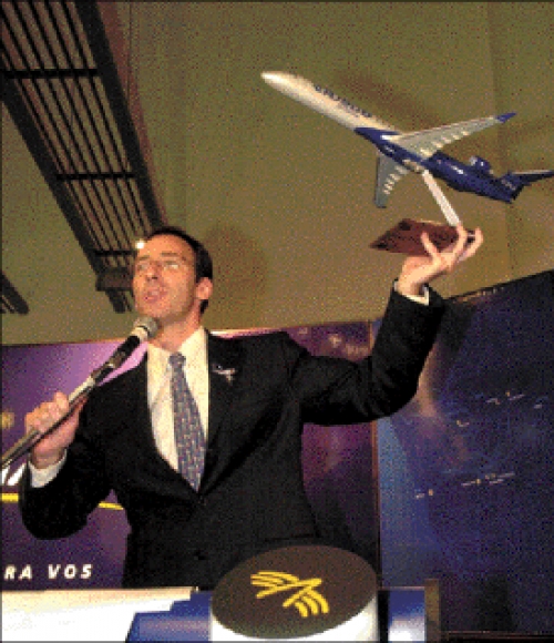A Campiani entre otras cosas, se le acus&oacute; de "venir a jugar a los aviones"