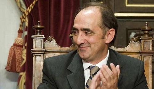 Daniel Innerarity naci&oacute; en Bilbao en 1959. Actualmente es catedr&aacute;tico de filosof&iacute;a social y pol&iacute;tica en la Universidad de Zaragoza. Autor multipremiado. Miembro de la Academia de Ciencias y Artes con sede en Salzburgo. 
