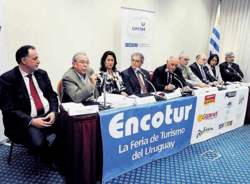 20% menos de asientos en vuelos a Uruguay desde diciembre. Conectividad a&eacute;rea "empeorar&aacute;" sin una aerol&iacute;nea de bandera