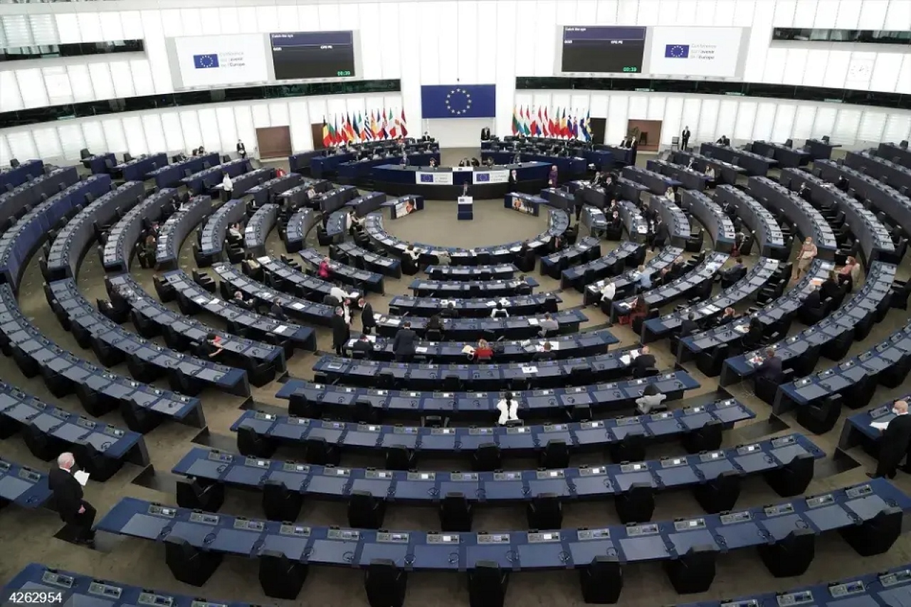 El Parlamento Europeo propone redirigir el turismo hacia destinos rurales y remotos para frenar la saturaci&oacute;n