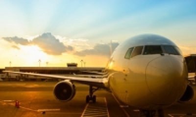 Aerol&iacute;neas padecen alza de combustible