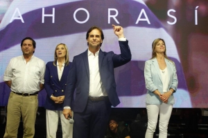 Las elecciones uruguayas, el turismo y la aviaci&oacute;n comercial