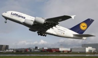 Aerol&iacute;nea alemana Lufthansa contacta a ex CEO de Deutsche Telekom para m&aacute;ximo puesto