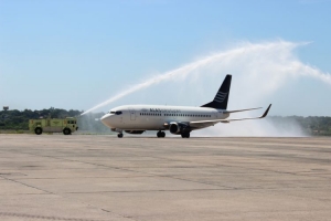 Aterriza en el Silvio Petirossi de Asunci&oacute;n el vuelo inaugural de Alas Uruguay el 21 de enero de 2015