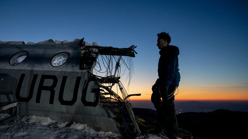 &lsquo;La sociedad de la nieve&rsquo;, el milagro tr&aacute;gico de la monta&ntilde;a