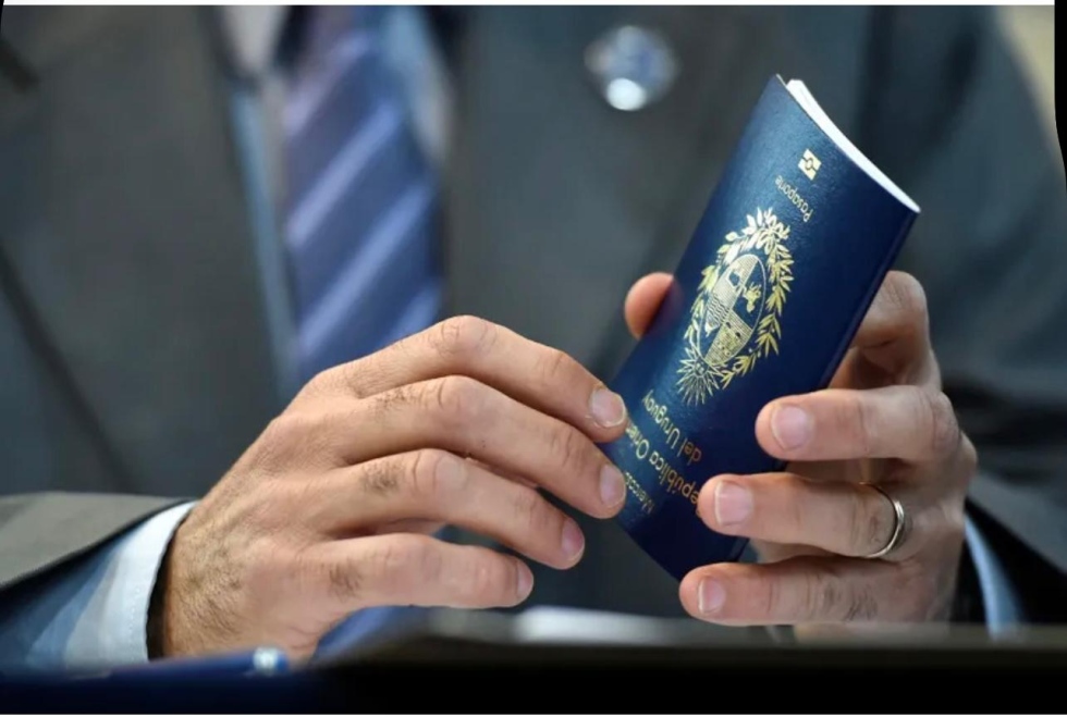 El nuevo pasaporte uruguayo no permite el ingreso a Alemania y provoca dificultades en Francia