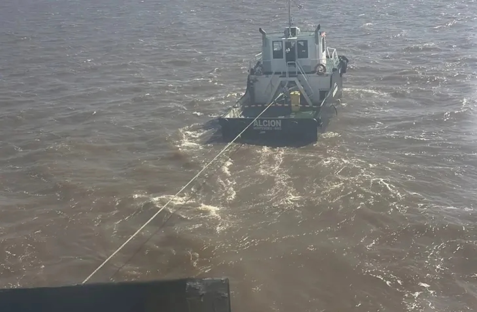 Catamar&aacute;n de Buquebus "le err&oacute;" al canal principal y encall&oacute; por dos horas