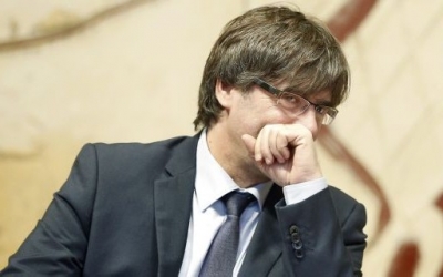 El presidente de la Generalitat, Carles Puigdemeont, en una reuni&oacute;n del gobierno catal&aacute;n. 