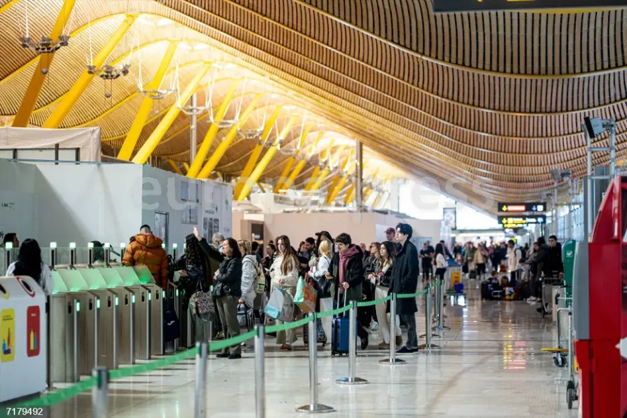 Las agencias de viajes refuerzan la asistencia a viajeros ante el cierre de rutas en Oriente Medio