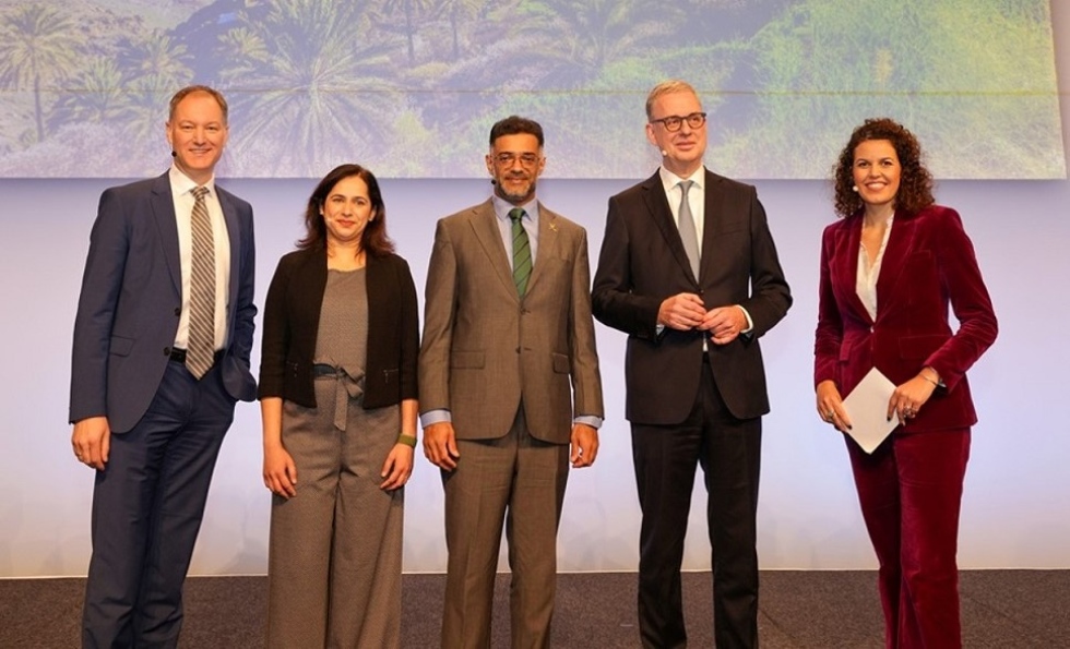 Dr. Mario Tobias (Messe Berlin), Charuta Fadnis (Phocuswright), SE Azzan bin Al Busaidi (Om&aacute;n), Norbert Fiebig (DRV), Katie Gallus (Moderaci&oacute;n)