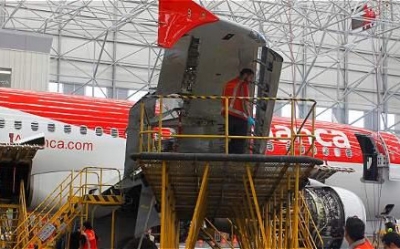 Tras ofertas de tres grupos, acci&oacute;n de Avianca sube un 32 %